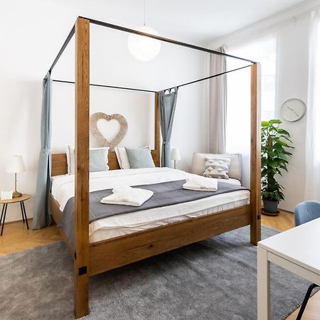 Regal Retreat Intimate Elegance Near Schoenbrunn Palace Vienna Luaran gambar