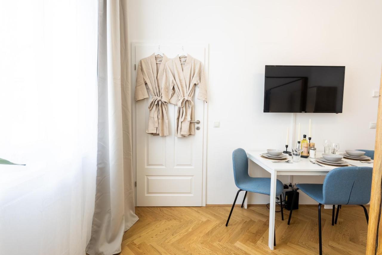 Regal Retreat Intimate Elegance Near Schoenbrunn Palace Vienna Luaran gambar