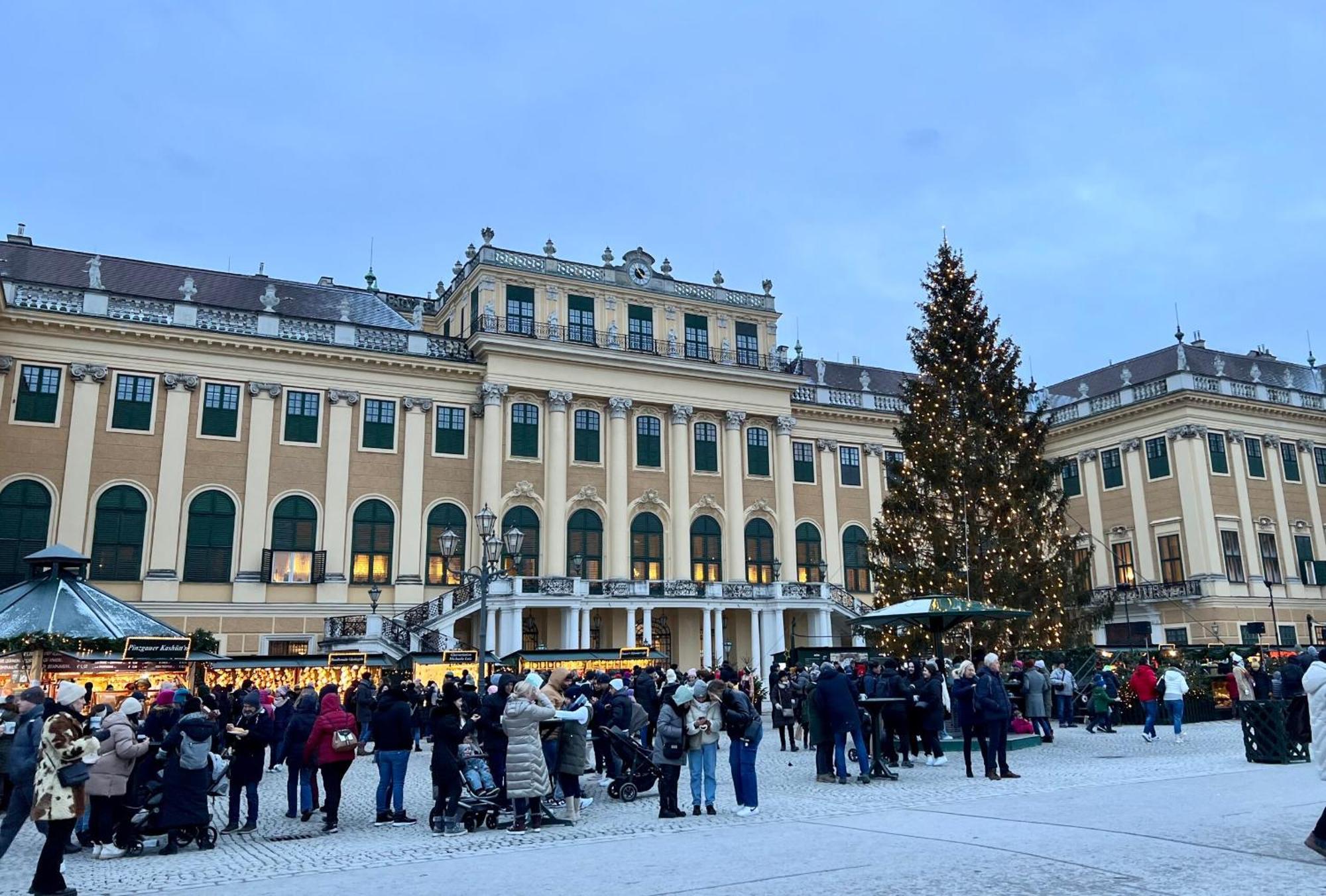 Regal Retreat Intimate Elegance Near Schoenbrunn Palace Vienna Luaran gambar